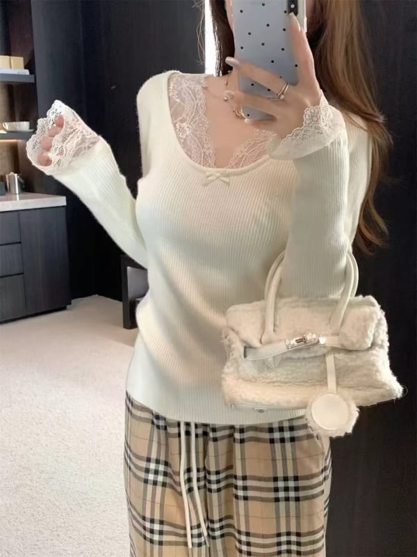 V-nyakú bársony kötött felső, masnival és csipke díszítéssel, hosszú ujjak, karcsú szabás