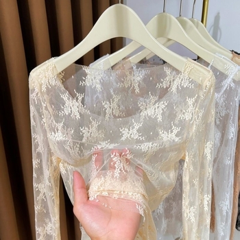 Top din dantelă cu plasă, guler rotund, mâneci lungi, țesătură transparentă