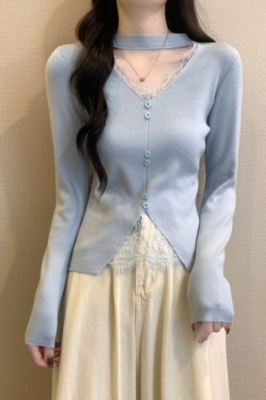 Svetrový top v štýle cardigan s halterneckom a V-krkom, čipkové detaily, úzky strih, dlhé rukávy, zmes polyester-elastan (Jar 2025)