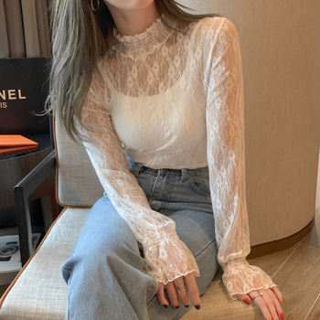 Top din dantelă plasată cu buline, guler semi-turtleneck, mâneci lungi, croială lejeră, lungime 50–65 cm