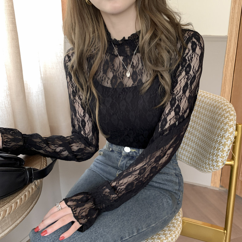 Top din dantelă plasată cu buline, guler semi-turtleneck, mâneci lungi, croială lejeră, lungime 50–65 cm