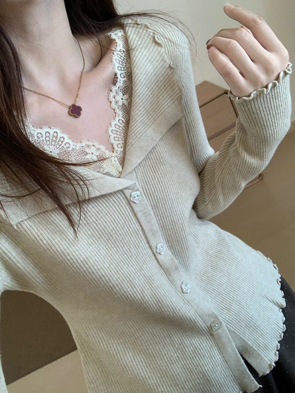 Cardigan simplu într-o culoare solidă, amestec poliester- acril, detalii patchwork, guler cu deschidere, mâneci lungi