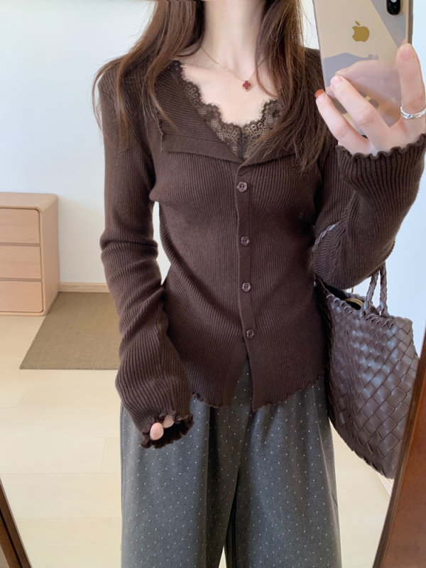 Cardigan simplu într-o culoare solidă, amestec poliester- acril, detalii patchwork, guler cu deschidere, mâneci lungi