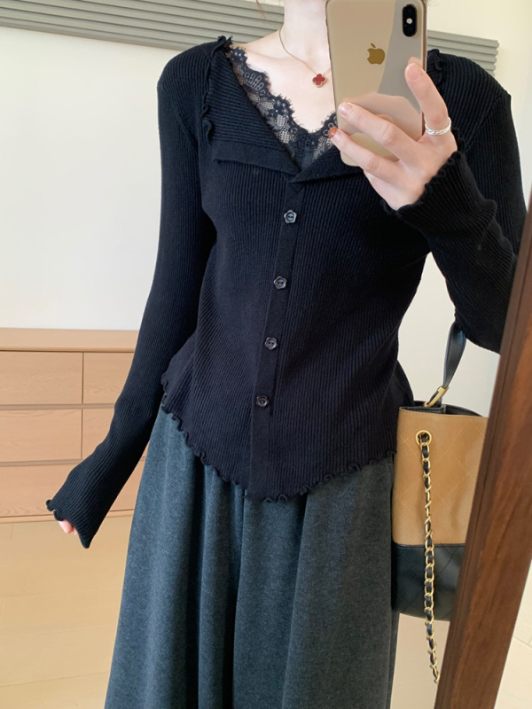 Cardigan simplu într-o culoare solidă, amestec poliester- acril, detalii patchwork, guler cu deschidere, mâneci lungi