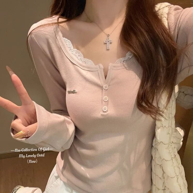 Γυναικείο εφαρμοστό βαμβακερό T-shirt, μακριά μανίκια, μοτίβο κειμένου, λαιμός με τετράγωνο-στρογυλεμένο σχέδιο