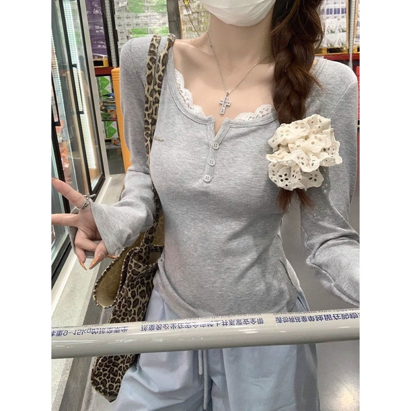 Γυναικείο εφαρμοστό βαμβακερό T-shirt, μακριά μανίκια, μοτίβο κειμένου, λαιμός με τετράγωνο-στρογυλεμένο σχέδιο