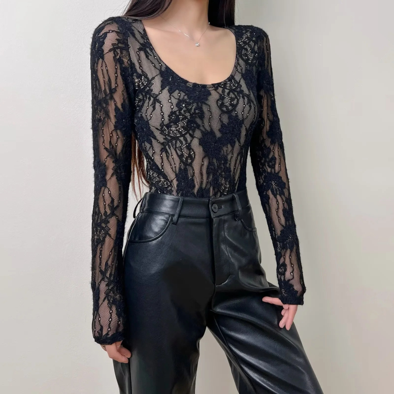 Ženski kombinezon s čipkom i kukičanim uzorkom, viskoza, dugi rukavi, nizak okrugli izrez, uzorak biljke i cvijeće, zatvaranje kopčama