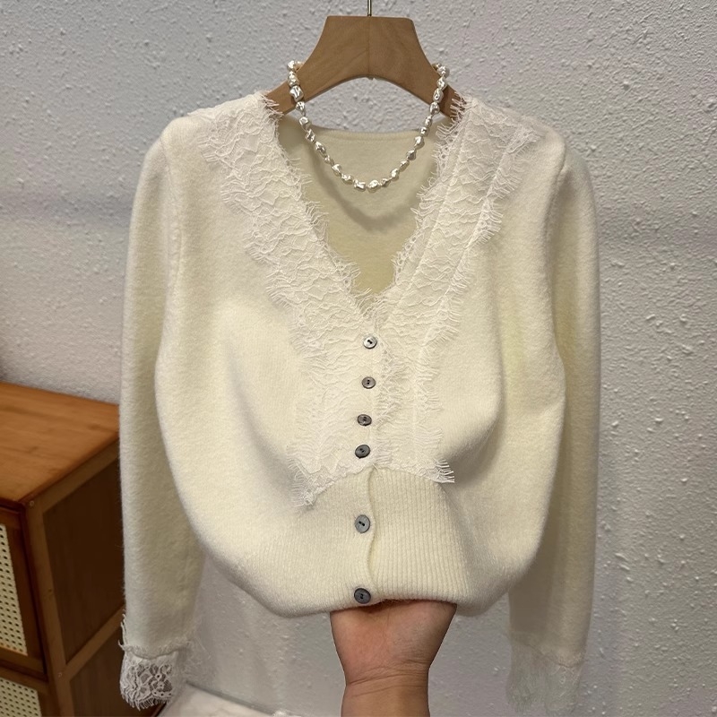 Cardigan tricotat cu decolteu în V, accente de dantelă, design patchwork pe panouri, tricot din amestec nylon, croială slim