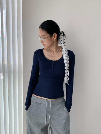 Majica s dugim rukavima, okrugli vrat, čipkasta patchwork, slim fit, 95% pamuk