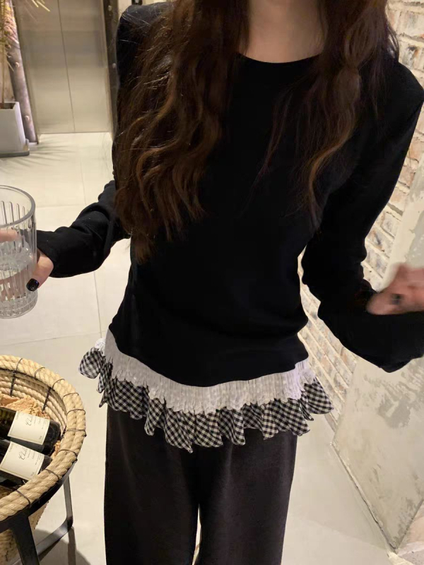 Μπλούζα από μείγμα καθαρού βαμβακιού και γερμανικού βελούδου, ρομαντικός δαντελένιος φινιρισμός με βολάν, μακριά μανίκια, στρογγυλός λαιμός