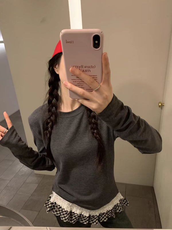 Μπλούζα από μείγμα καθαρού βαμβακιού και γερμανικού βελούδου, ρομαντικός δαντελένιος φινιρισμός με βολάν, μακριά μανίκια, στρογγυλός λαιμός