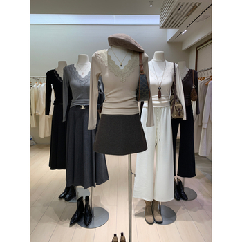 Μπλούζα T‑shirt με δαντέλα, V λαιμό, μακριά μανίκια, ραγκλάν γραμμή, εφαρμοστό, ακρυλικές ίνες