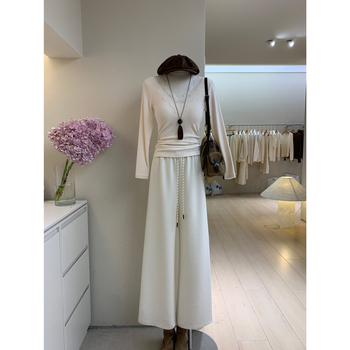 Μπλούζα T‑shirt με δαντέλα, V λαιμό, μακριά μανίκια, ραγκλάν γραμμή, εφαρμοστό, ακρυλικές ίνες