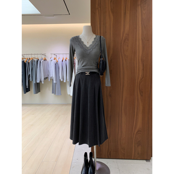 Μπλούζα T‑shirt με δαντέλα, V λαιμό, μακριά μανίκια, ραγκλάν γραμμή, εφαρμοστό, ακρυλικές ίνες