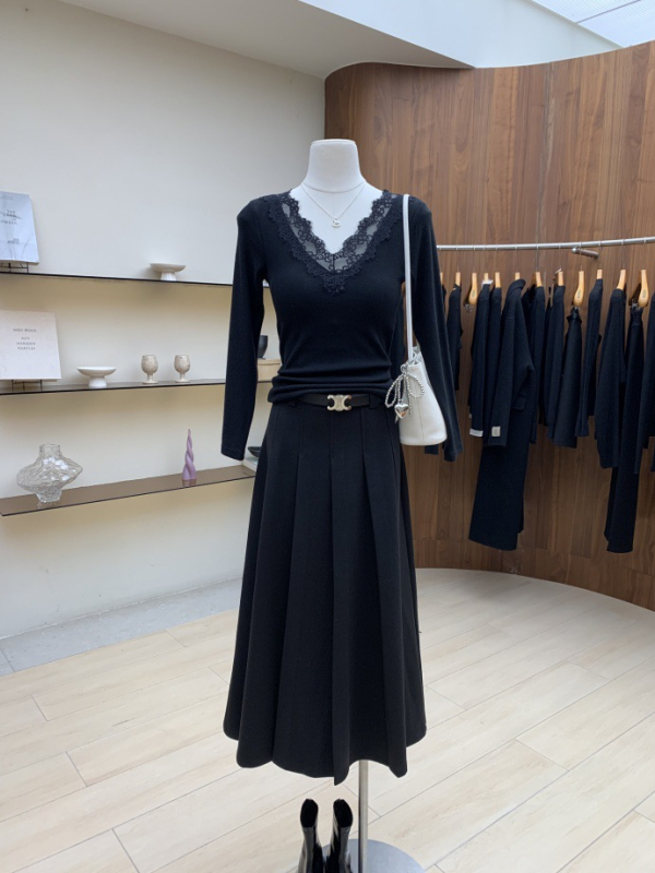 Μπλούζα T‑shirt με δαντέλα, V λαιμό, μακριά μανίκια, ραγκλάν γραμμή, εφαρμοστό, ακρυλικές ίνες