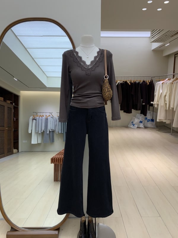 Μπλούζα T‑shirt με δαντέλα, V λαιμό, μακριά μανίκια, ραγκλάν γραμμή, εφαρμοστό, ακρυλικές ίνες