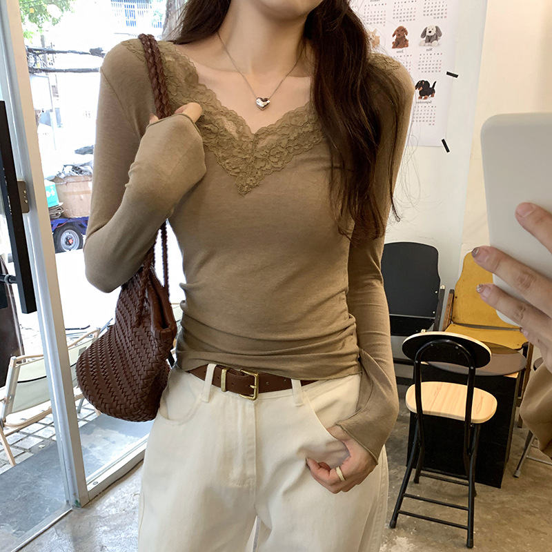 Μπλούζα με V-λαιμό, πλεκτό μείγμα βισκόζης-βαμβακιού, μακριά μανίκια, στενή γραμμή, μονόχρωτο σχέδιο, φθινοπωρινή-χειμερινή συλλογή 2024