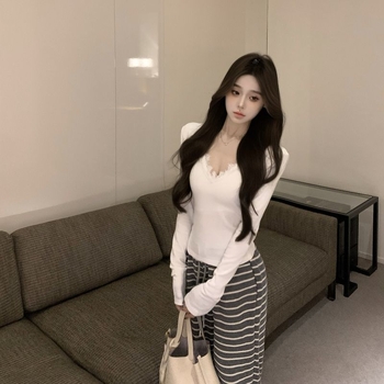 Γυναικεία φλις μπλούζα με V-λαιμό, πίσω με δαντέλα, μακριά μανίκια, oversize γραμμή, μήκος 50–65 εκ