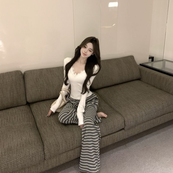 Γυναικεία φλις μπλούζα με V-λαιμό, πίσω με δαντέλα, μακριά μανίκια, oversize γραμμή, μήκος 50–65 εκ