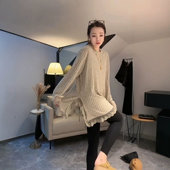 Majica T‑shirt s čipkastim umetkom, oversize kroj, dugi rukav, okrugli izrez, srednja duljina, poliester smjesa