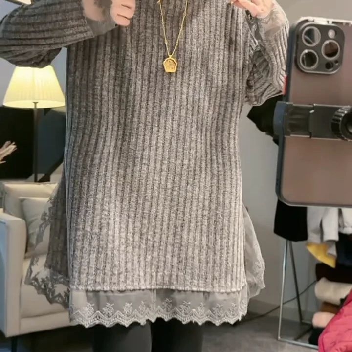 Majica T‑shirt s čipkastim umetkom, oversize kroj, dugi rukav, okrugli izrez, srednja duljina, poliester smjesa
