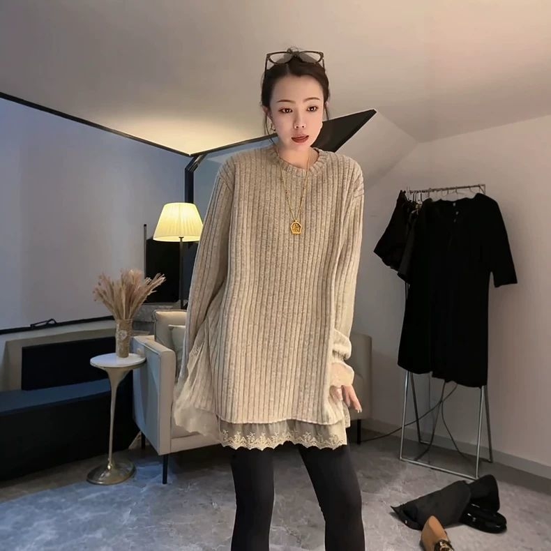 Majica T‑shirt s čipkastim umetkom, oversize kroj, dugi rukav, okrugli izrez, srednja duljina, poliester smjesa