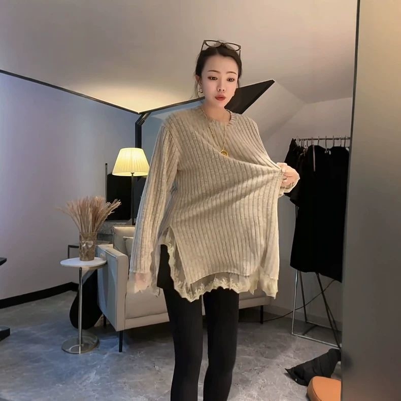 Majica T‑shirt s čipkastim umetkom, oversize kroj, dugi rukav, okrugli izrez, srednja duljina, poliester smjesa