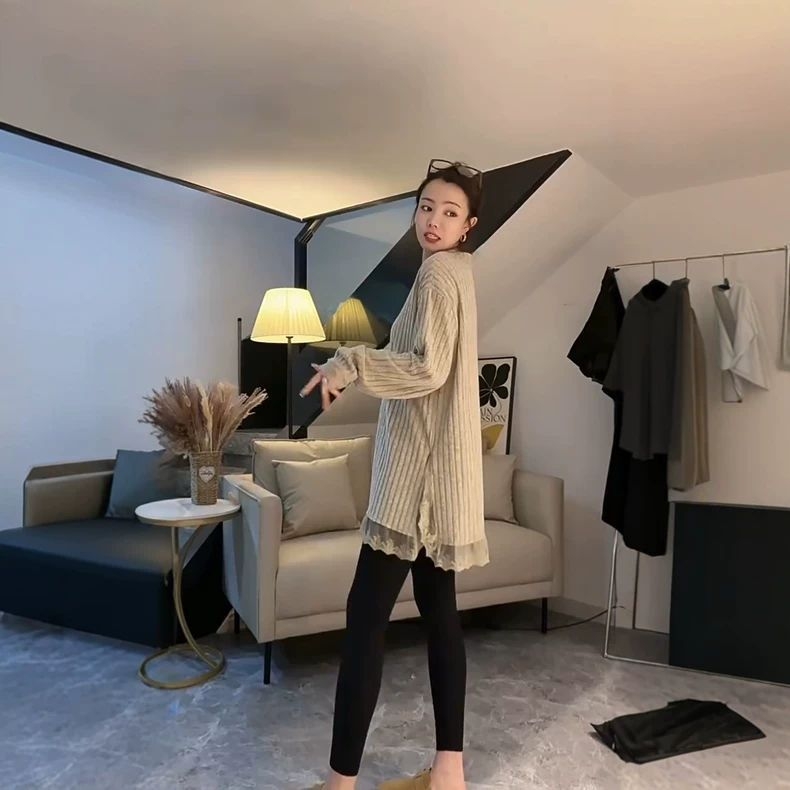 Majica T‑shirt s čipkastim umetkom, oversize kroj, dugi rukav, okrugli izrez, srednja duljina, poliester smjesa