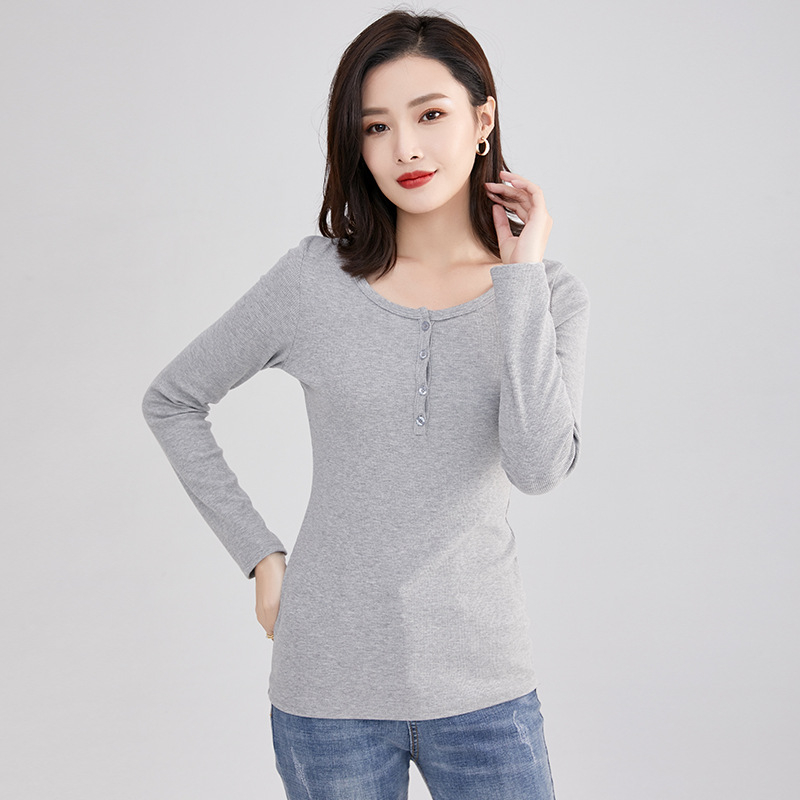 Γυναικεία βαμβακερή T‑shirt σε σλίμ φιτ με στρογγυλή λαιμόκοψη και μακριά μανίκια, μονόχρωμη, αστικός στυλ