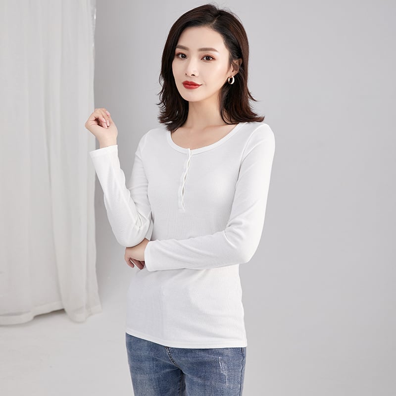 Γυναικεία βαμβακερή T‑shirt σε σλίμ φιτ με στρογγυλή λαιμόκοψη και μακριά μανίκια, μονόχρωμη, αστικός στυλ