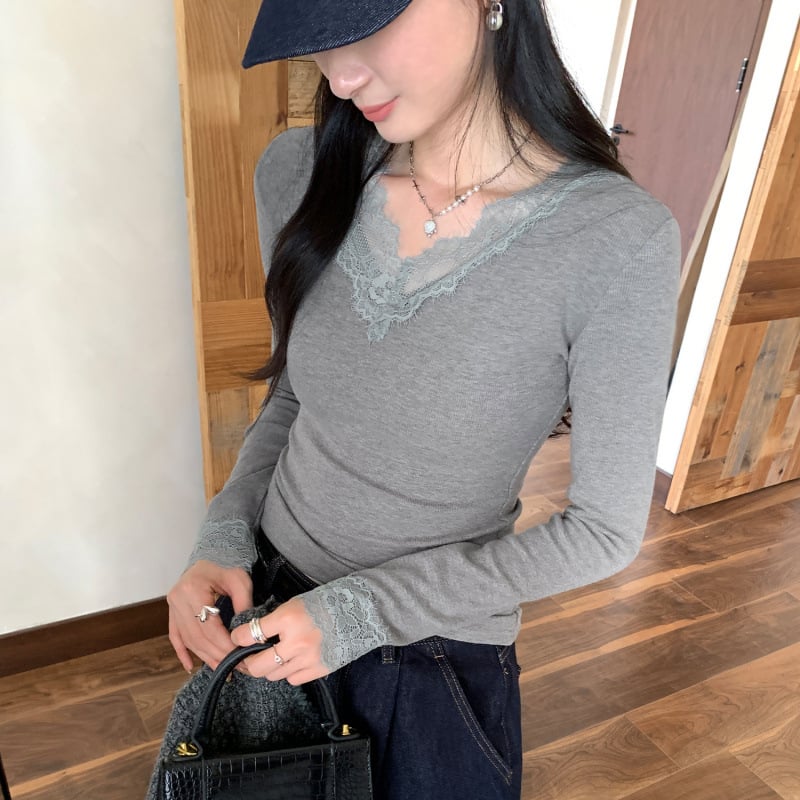 Μπλούζα T‑shirt, εφαρμοστή γραμμή, V‑λαιμό, μακριά μανίκια, πλεκτό ύφασμα, ύφασμα από ακρυλικό ινώδες και βισκόζη