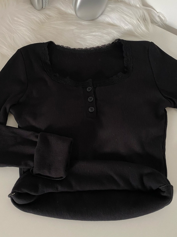 Μπλουζάκι με δαντελένια λεπτομέρεια, επένδυση φλίς, παχιά ύφανση, στρογγυλός λαιμός, μακριά μανίκια