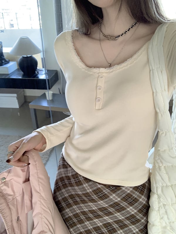 Μπλουζάκι με δαντελένια λεπτομέρεια, επένδυση φλίς, παχιά ύφανση, στρογγυλός λαιμός, μακριά μανίκια