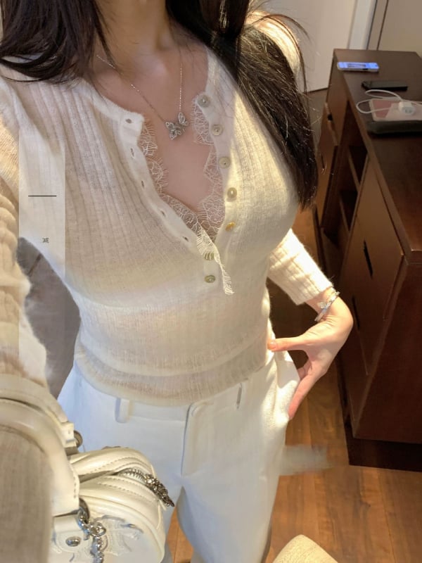 Lyocell πλεκτό T-shirt με δαντελένια άκρη τύπου eyelash, V-λαιμό, μακριά μανίκια, στενή γραμμή