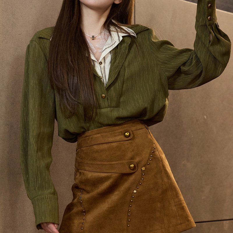 Πουκάμισο πολυεστέρα, στυλ καρντιγκάν/γραφείου, μακριά μανίκια, γιακάς πόλο, χαλαρή γραμμή, κλείσιμο με αγκράφες σε μία σειρά