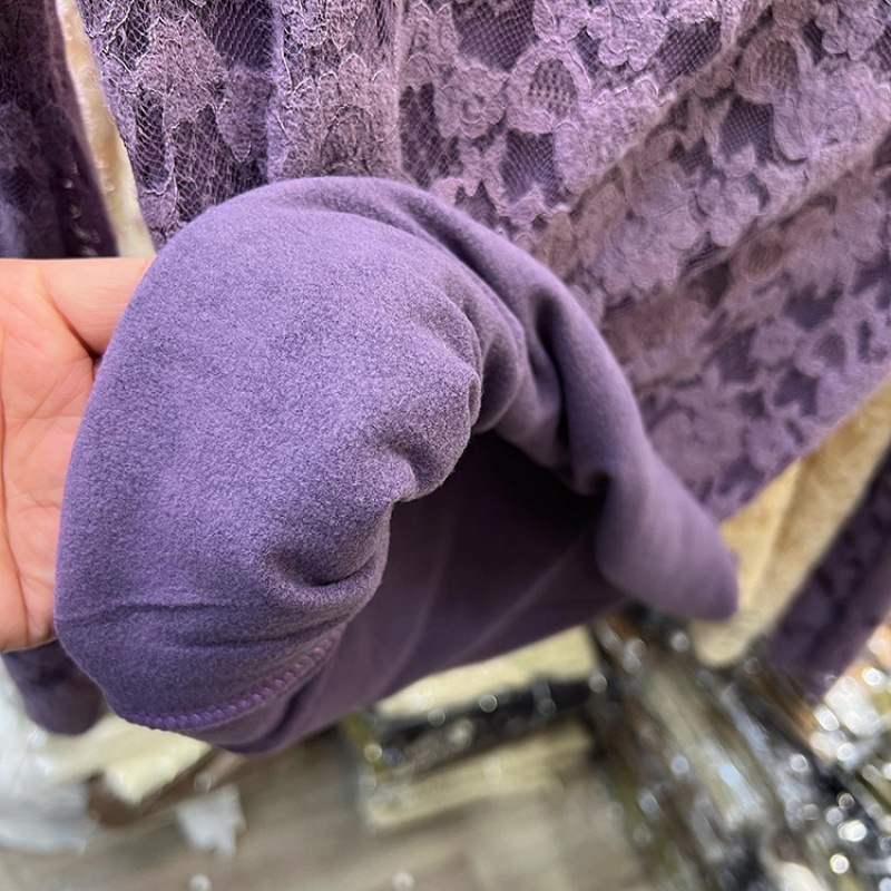 Γυναικείο τοπ με φλίς επένδυση, μακριά μανίκια, γιακά mock neck, φλοκ δαντέλα, νάιλον ύφασμα