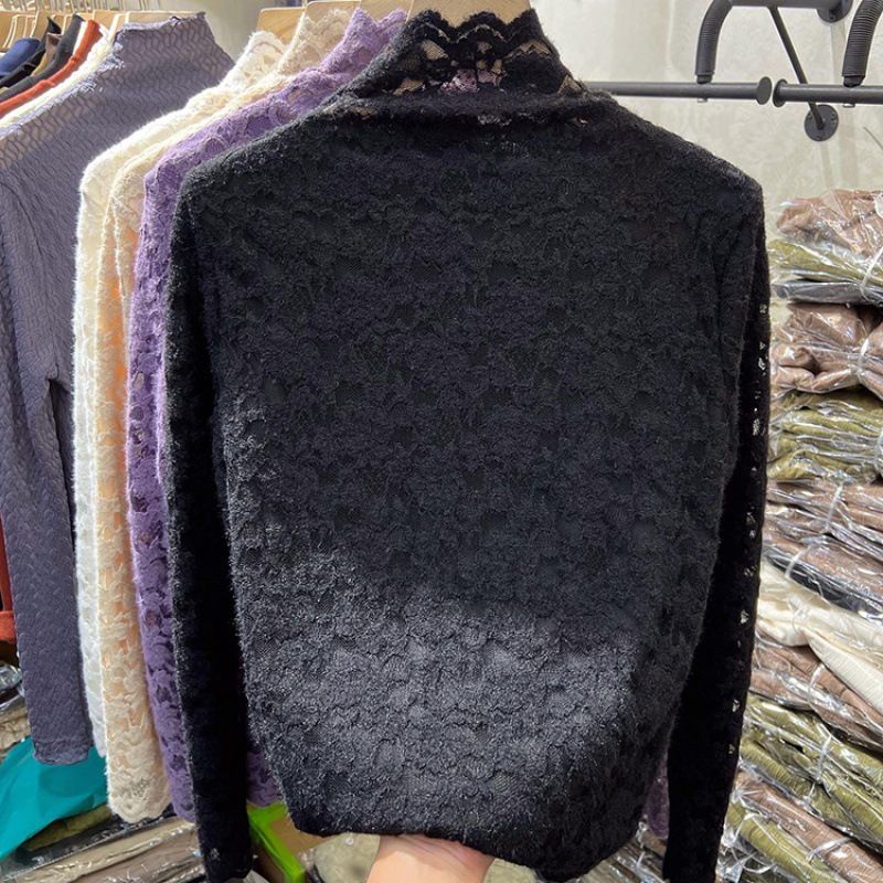 Γυναικείο τοπ με φλίς επένδυση, μακριά μανίκια, γιακά mock neck, φλοκ δαντέλα, νάιλον ύφασμα