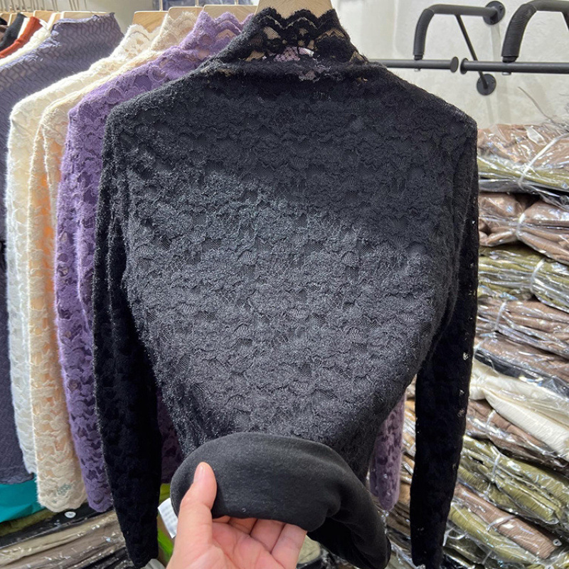 Γυναικείο τοπ με φλίς επένδυση, μακριά μανίκια, γιακά mock neck, φλοκ δαντέλα, νάιλον ύφασμα