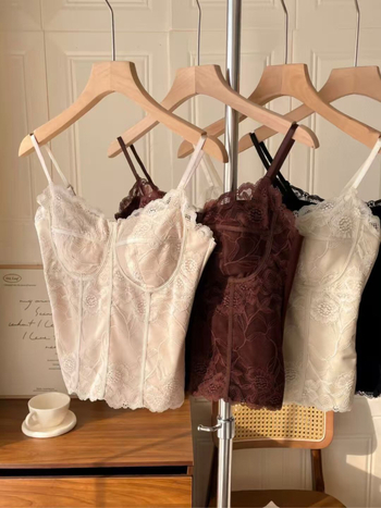 Őszi–téli francia retro csipkés top, anti-expozíció, karcsúsító hatás, beépített párnázott melltartóval, alapréteg