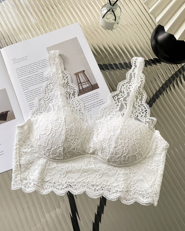 Podprsenka z francúzskej čipky s push-upom, 3/4 košík, tenká tvarovaná miska, pevné dvojité ramienka