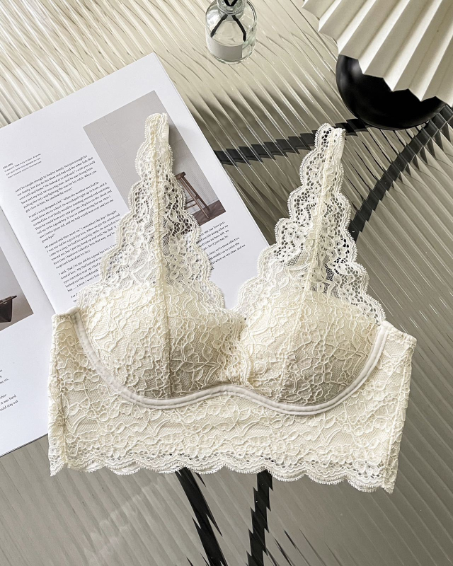 Podprsenka z francúzskej čipky s push-upom, 3/4 košík, tenká tvarovaná miska, pevné dvojité ramienka