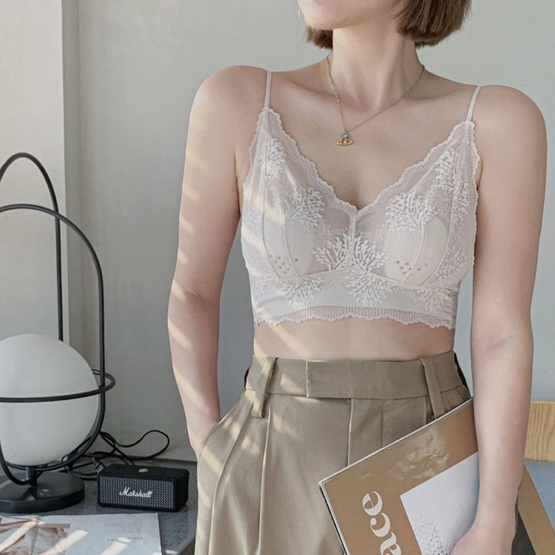 Krūšturis ar trušiem ausu formu kausiem, bez muguras, mežģīņu apdare, komfortabls, aizsienamās plecu siksnas