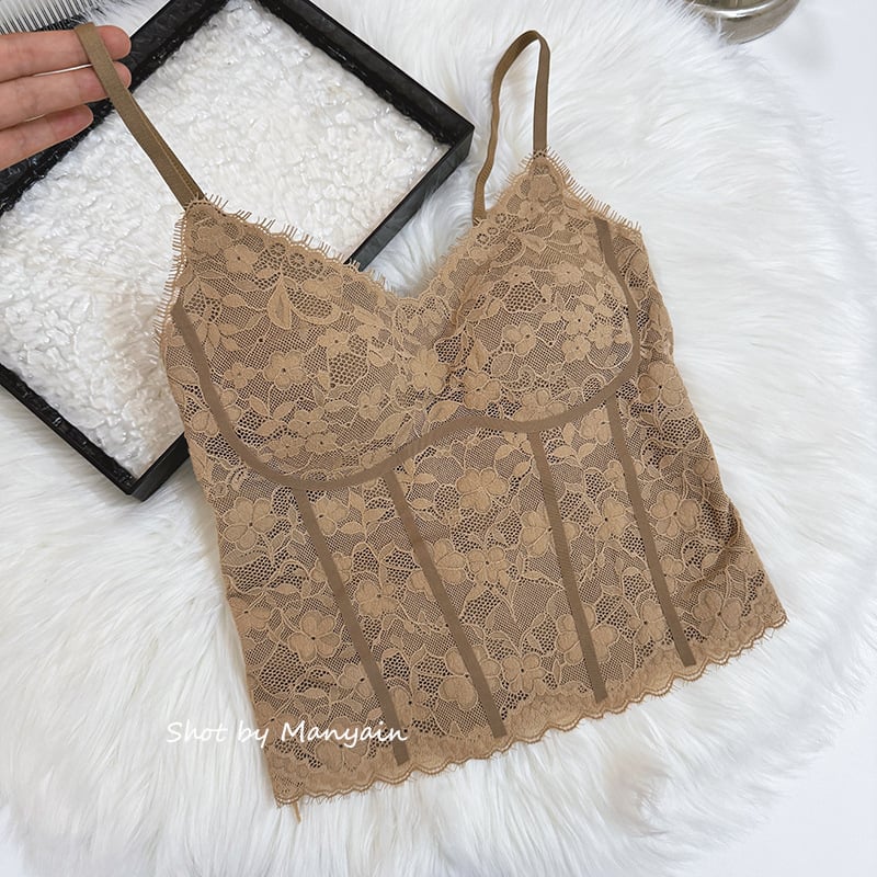 Дантелена камизола с 3/4 чашки, тънки вградени подплънки, основна материя найлон 70–80%, подплата спандекс, фиксирани презрамки, тънък силует