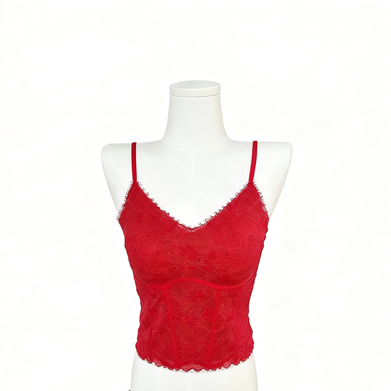 Дантелена камизола с 3/4 чашки, тънки вградени подплънки, основна материя найлон 70–80%, подплата спандекс, фиксирани презрамки, тънък силует