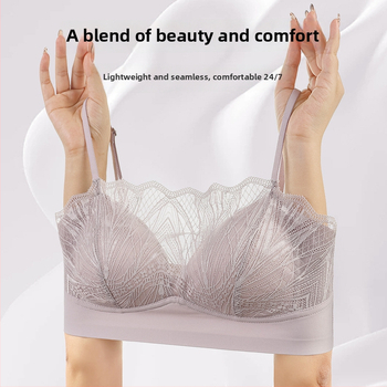 Mežģīnains krūšturis ar trijstūra formu krūšām, plānas veidotas kausus, galvenais audums: neilons, pildījums: spandekss