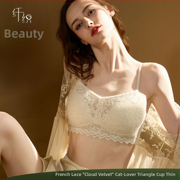 Trijstūru krūšturis bez stieņa, plāns veidots kauss, mežģīņu dekors, galvenais audums neilons 93%, kauss poliesters