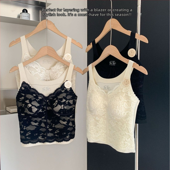 Mežģīņu cami top ar integrētu flesi rudens–ziemas sezonai, šaurs siluets, pilns krūšu kauss, kokvilnas oderējums