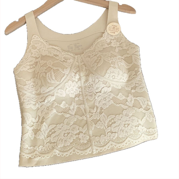 Mežģīņu cami top ar integrētu flesi rudens–ziemas sezonai, šaurs siluets, pilns krūšu kauss, kokvilnas oderējums