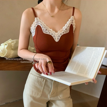 Kokvilnas veste ar 3/4 krūšu kausiem, plāni formēti kausi, mežģīņu iekšējā oderē, elpojoša atbalsta