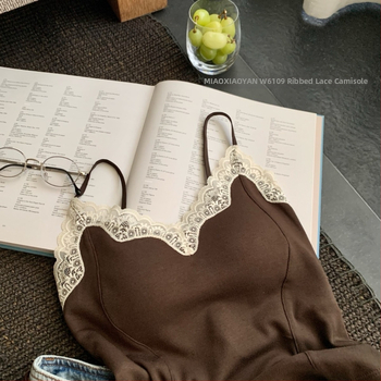 Kokvilnas veste ar 3/4 krūšu kausiem, plāni formēti kausi, mežģīņu iekšējā oderē, elpojoša atbalsta